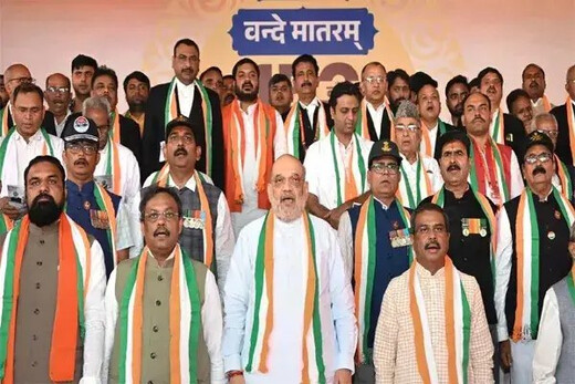 राष्ट्रगीत के नियमों में बड़ा बदलाव, सावधान मुद्रा में खड़े होना अनिवार्य